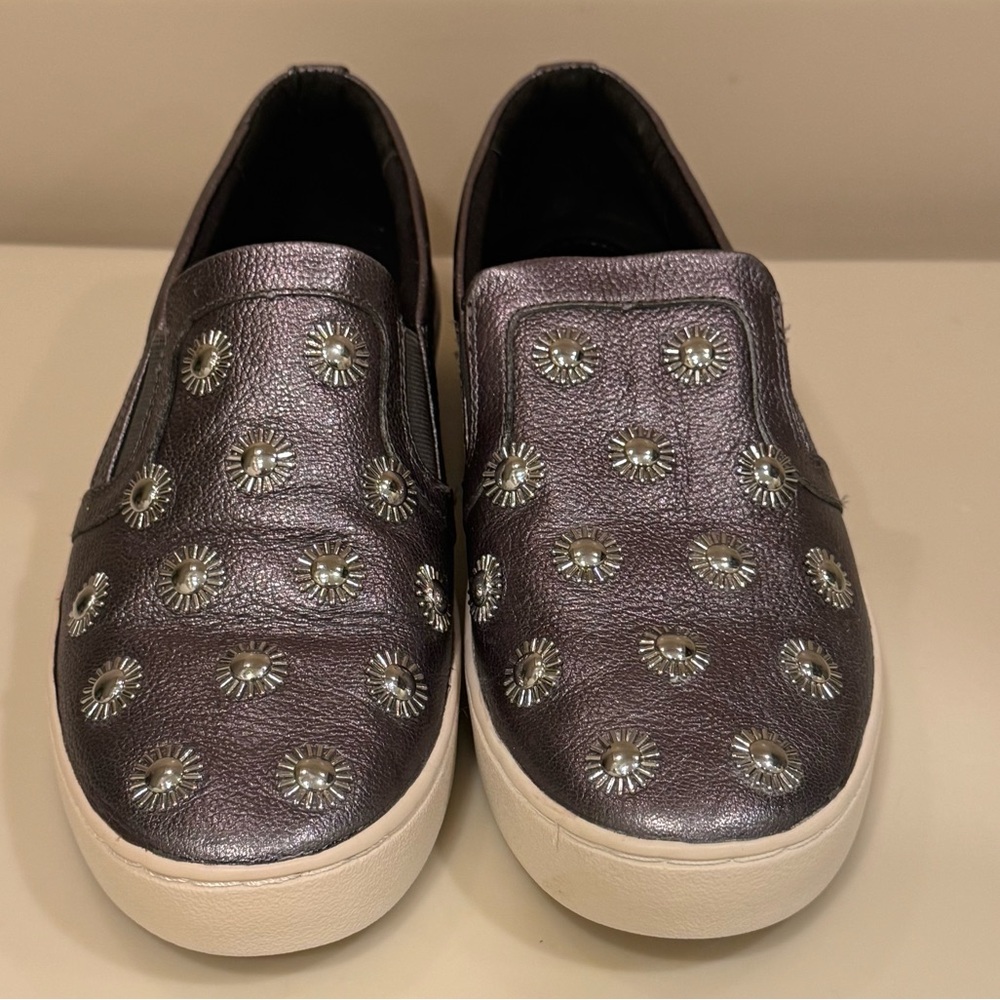 Michael Kors Gunmetal Grey Silver Studded Leo Leather Slip-On Sneakers Shoes 7 - Picture 4 of 16